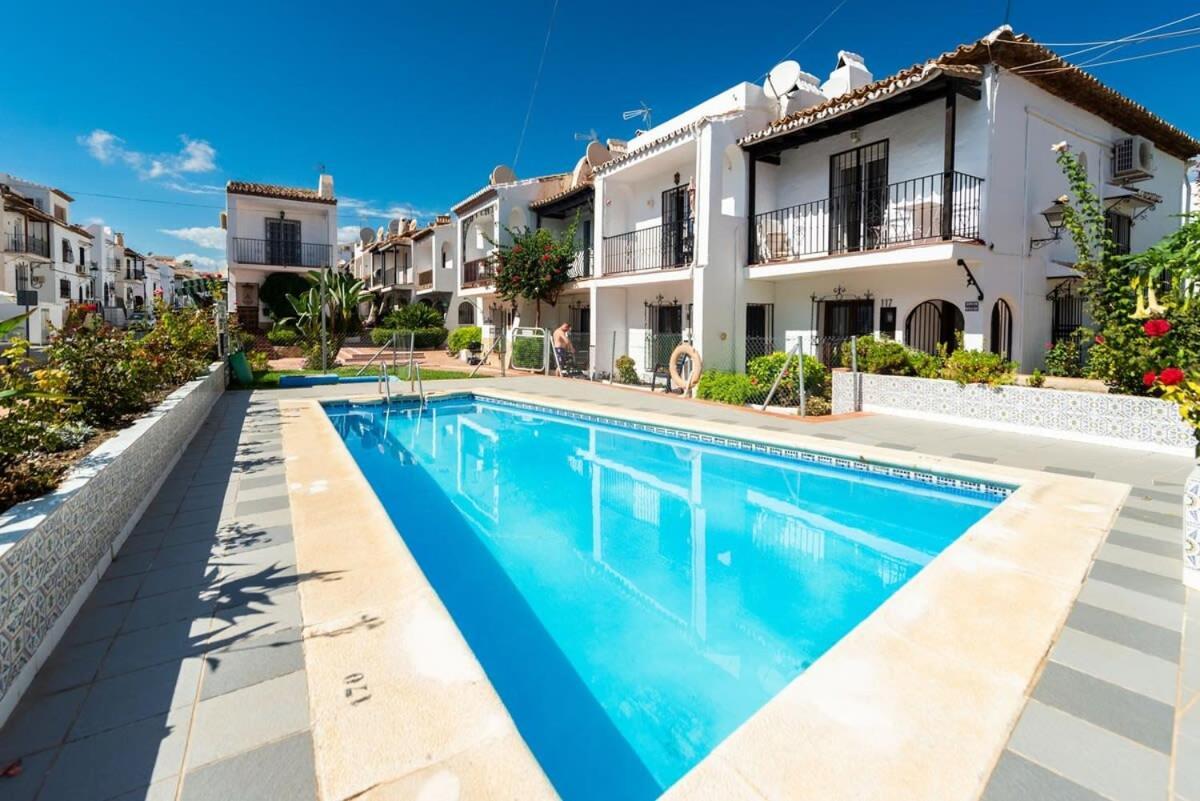 Pueblo Andaluz Villa Нерха Екстериор снимка