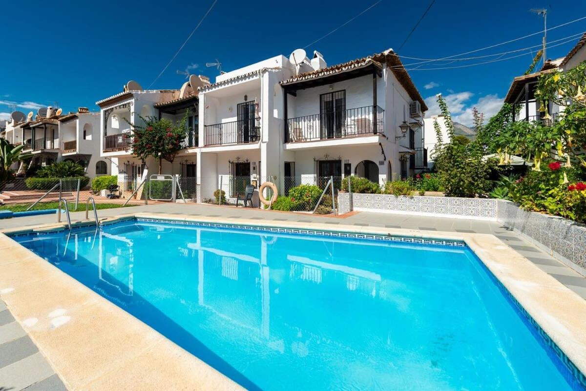 Pueblo Andaluz Villa Нерха Екстериор снимка